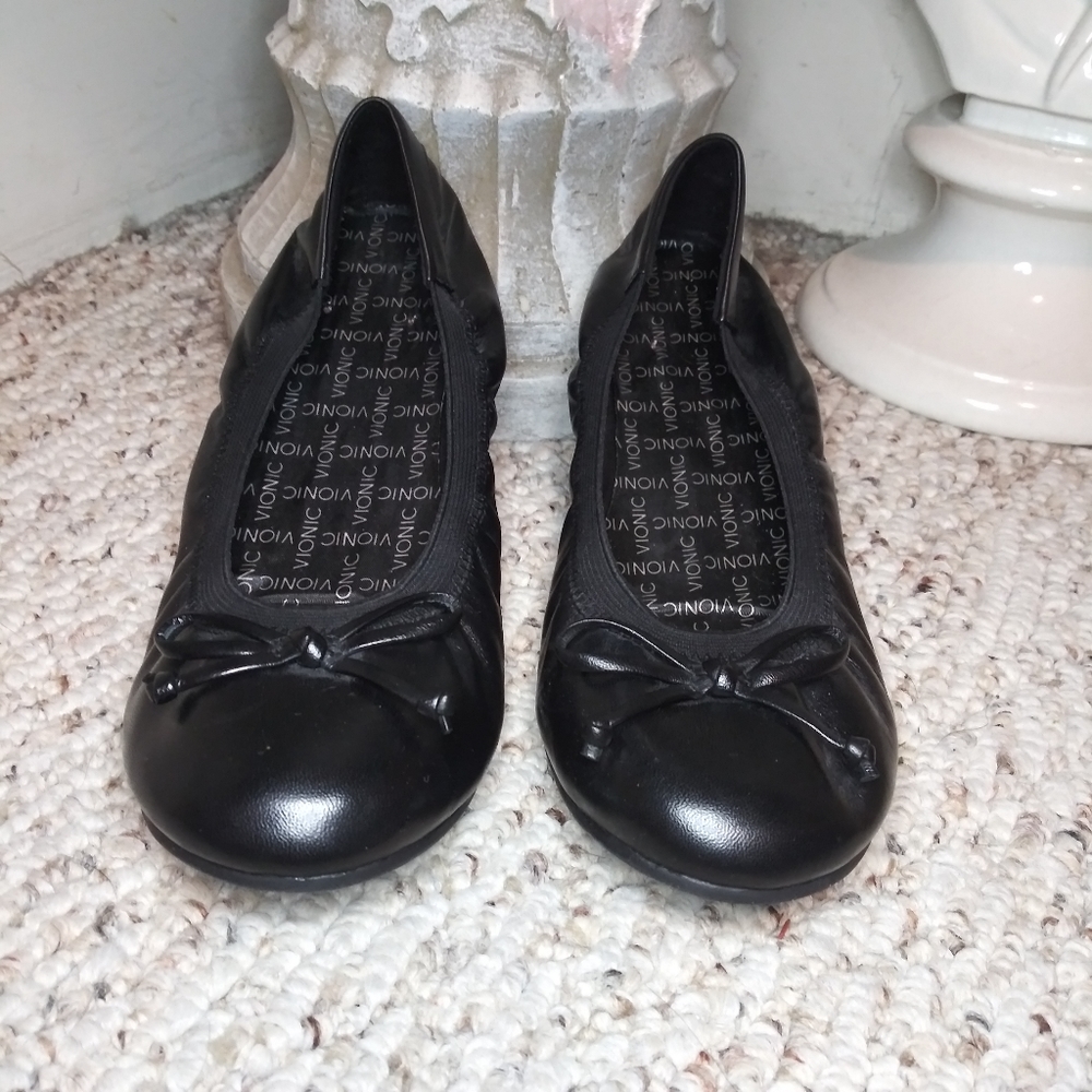 Vionic Matira Bowed Black Leather Ballet Flats - Picture 3 of 10